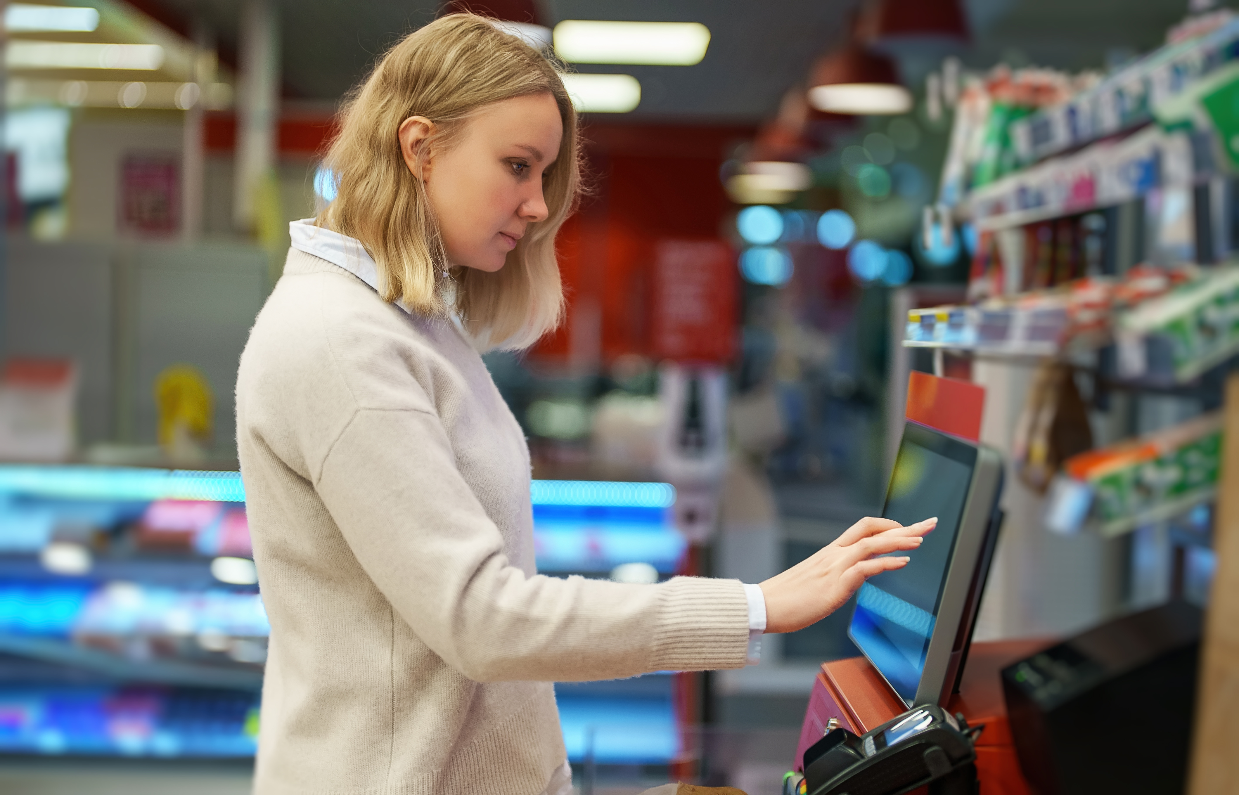 La taxe sur les caisses automatiques de supermarché de Molenbeek suspendue : une victoire Aplsia et UCM !
