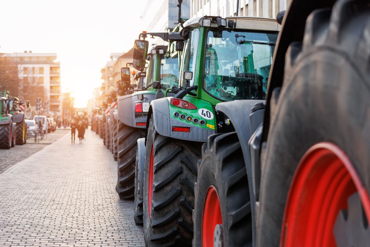 Tracteurs dans les rues de Bruxelles, pour une manifestation contre l'accord UE-Mercosur